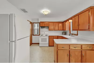 2621 S 85th St, West Allis, WI 53227 - Photo 12