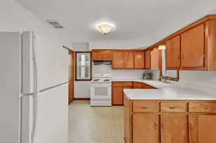 2621 S 85th St, West Allis, WI 53227 - Photo 12