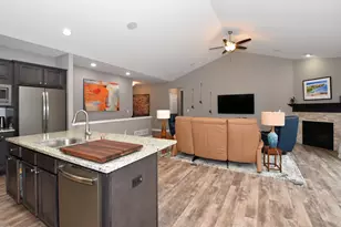 8724 Shady Oak Tr, Racine, WI 53406 - Photo 8