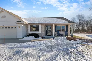 5311 Heatherfield Ct, Sheboygan, WI 53083 - Photo 4