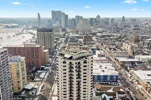 1633 N Prospect Ave, Milwaukee, WI 53202 - Photo 18