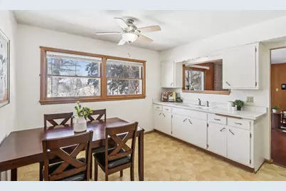 3254 S 121st St, West Allis, WI 53227 - Photo 10