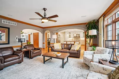 923 N Evergreen Cir, Hartland, WI 53029 - Photo 8