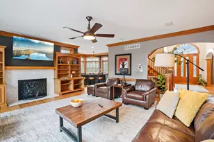 923 N Evergreen Circle, Hartland, WI 53029 - Photo 16