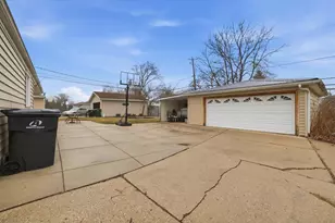 2232 W Carrington Ave, Oak Creek, WI 53154 - Photo 34