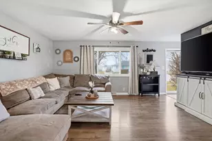 2232 W Carrington Ave, Oak Creek, WI 53154 - Photo 6