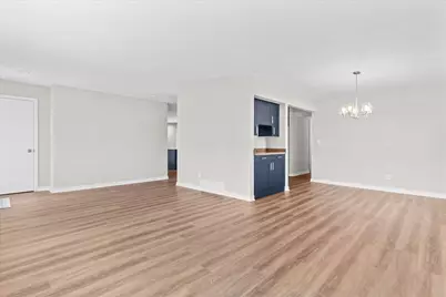 5389 S 51st St, Greendale, WI 53129 - Photo 10