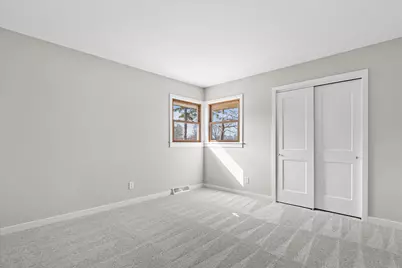 5389 S 51st St, Greendale, WI 53129 - Photo 14