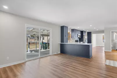 5389 S 51st St, Greendale, WI 53129 - Photo 6