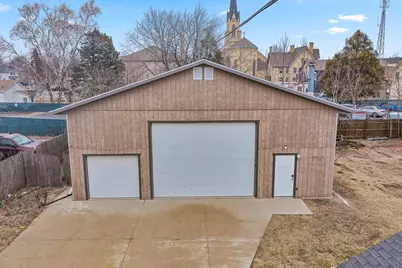 1010  Hamilton St, Manitowoc, WI 54220 - Photo 36