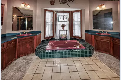 2075  Parkwood Ct, Grafton, WI 53024 - Photo 16