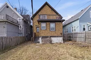 2466 N 33rd St, Milwaukee, WI 53210 - Photo 4