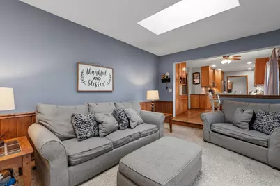 8044 W Beacon Hill Dr, Franklin, WI 53132 - Photo 16