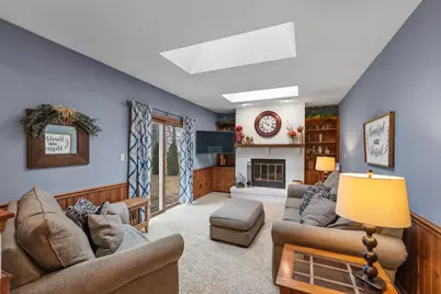 8044 W Beacon Hill Dr, Franklin, WI 53132 - Photo 14