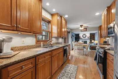 8044 W Beacon Hill Dr, Franklin, WI 53132 - Photo 8