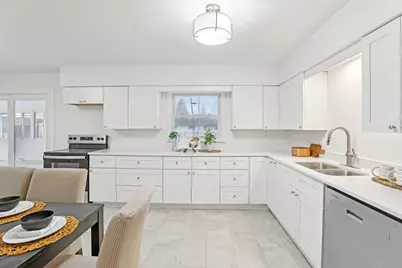 2432  Skyline Dr, Beloit, WI 53511 - Photo 6