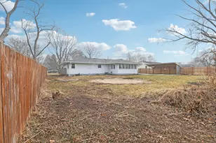2432 Skyline Dr, Beloit, WI 53511 - Photo 34