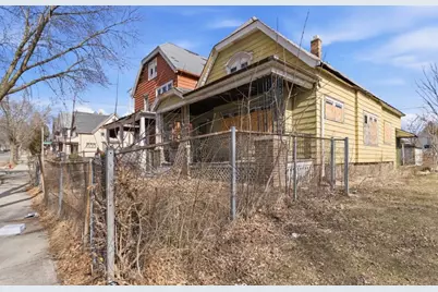 3290 N 10th St, Milwaukee, WI 53206 - Photo 2