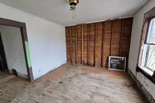 1121 W Finn Pl, Milwaukee, WI 53206 - Photo 18