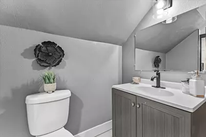 3530 W Park Hill Ave, Milwaukee, WI 53208 - Photo 26