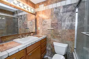 929 N Astor St, Milwaukee, WI 53202 - Photo 12