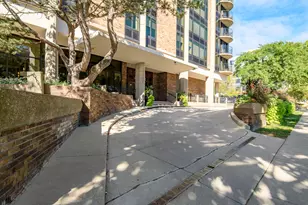 929 N Astor St, Milwaukee, WI 53202 - Photo 1