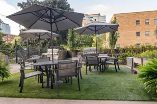 929 N Astor St, Milwaukee, WI 53202 - Photo 22