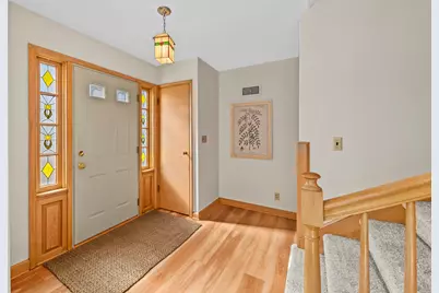 8766  Parkview Ct, Wauwatosa, WI 53226 - Photo 4