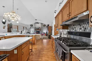 4812 S 39th St, Greenfield, WI 53221 - Photo 6