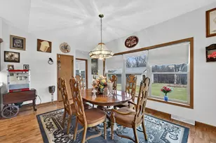 4812 S 39th St, Greenfield, WI 53221 - Photo 8