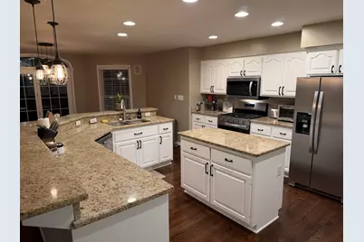 5350 W Yale Dr, Franklin, WI 53132 - Photo 2