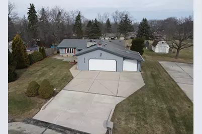 5240  Linden Cir, Racine, WI 53406 - Photo 2