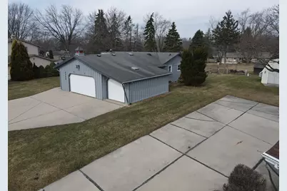 5240  Linden Cir, Racine, WI 53406 - Photo 8