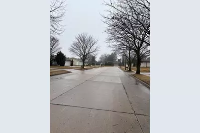 823  Dueno Ct, Manitowoc, WI 54220 - Photo 12