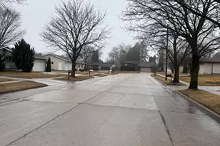 823 Dueno Ct, Manitowoc, WI 54220 - Photo 12