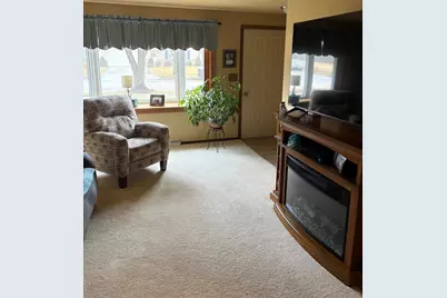 823  Dueno Ct, Manitowoc, WI 54220 - Photo 6