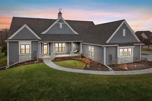 W248N2151 Kettle Cove Ct, Pewaukee, WI 53072 - Photo 1