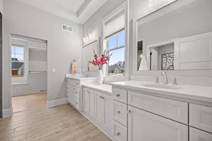 W248N2151 Kettle Cove Ct, Pewaukee, WI 53072 - Photo 24