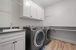 W248N2151 Kettle Cove Ct, Pewaukee, WI 53072 - Photo 32