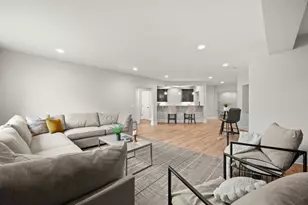 W248N2151 Kettle Cove Ct, Pewaukee, WI 53072 - Photo 16