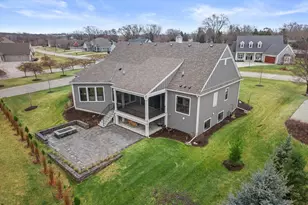 W248N2151 Kettle Cove Ct, Pewaukee, WI 53072 - Photo 46