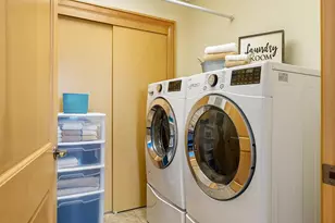 1313 N Franklin Pl, Milwaukee, WI 53202 - Photo 24