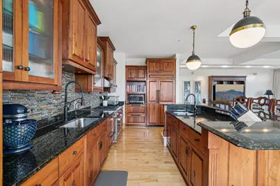 1313 N Franklin Pl #404, Milwaukee, WI 53202 - Photo 18