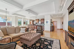 1313 N Franklin Pl, Milwaukee, WI 53202 - Photo 8