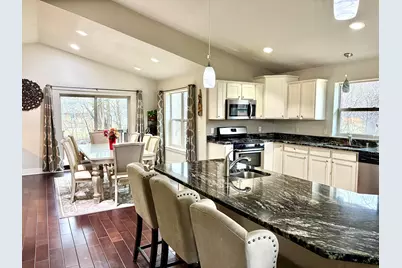 6183 S 40th St, Greenfield, WI 53221 - Photo 10