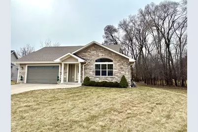 6183 S 40th St, Greenfield, WI 53221 - Photo 2