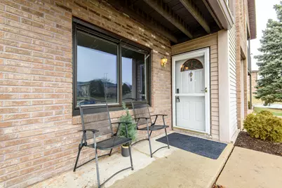 1343  Meadowcreek Dr #D, Pewaukee, WI 53072 - Photo 4