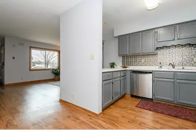 1343  Meadowcreek Dr #D, Pewaukee, WI 53072 - Photo 8