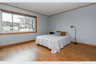 1343  Meadowcreek Dr #D, Pewaukee, WI 53072 - Photo 16