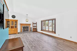 605 Cleveland Ave, Hartford, WI 53027 - Photo 8